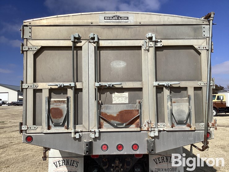 1993-freightliner-fld120-image-16