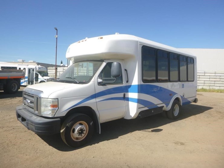 2014-ford-e450-image-1