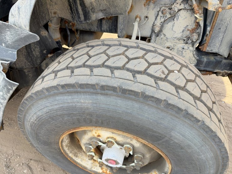 2008-sterling-lt9500-image-12