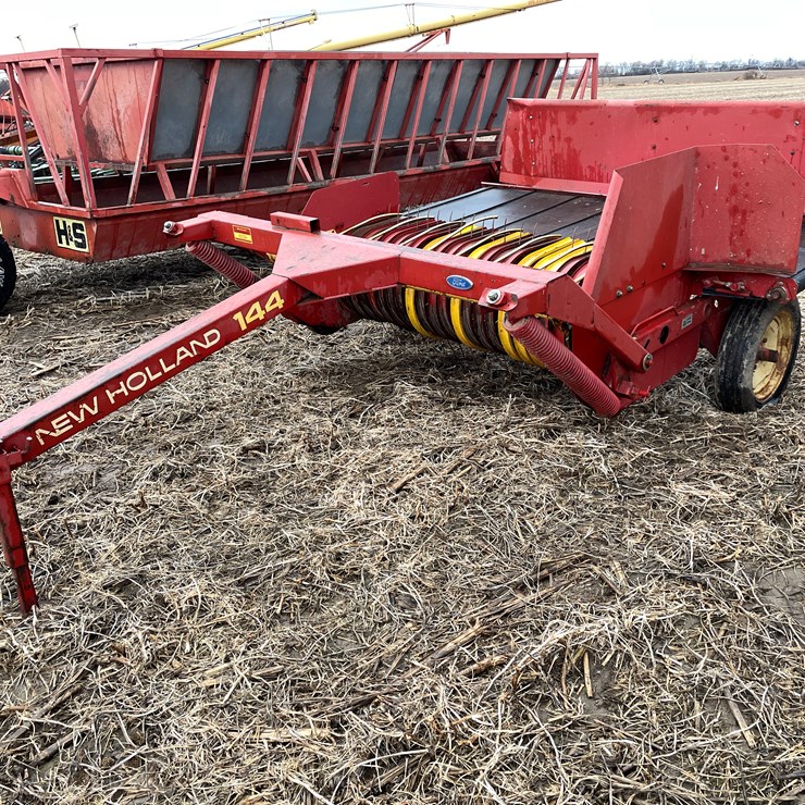 NEW HOLLAND 144