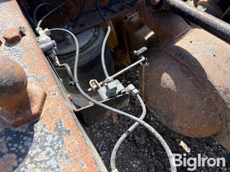 1995-freightliner-fld120-image-12