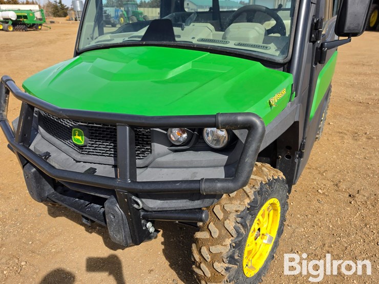 2021-john-deere-gator-image-18