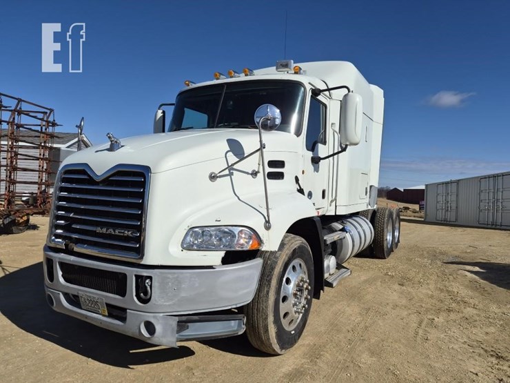 2014-mack-pinnacle-cxu613-image-3