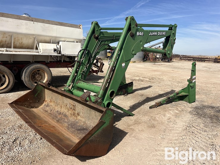 john-deere-840-image-1