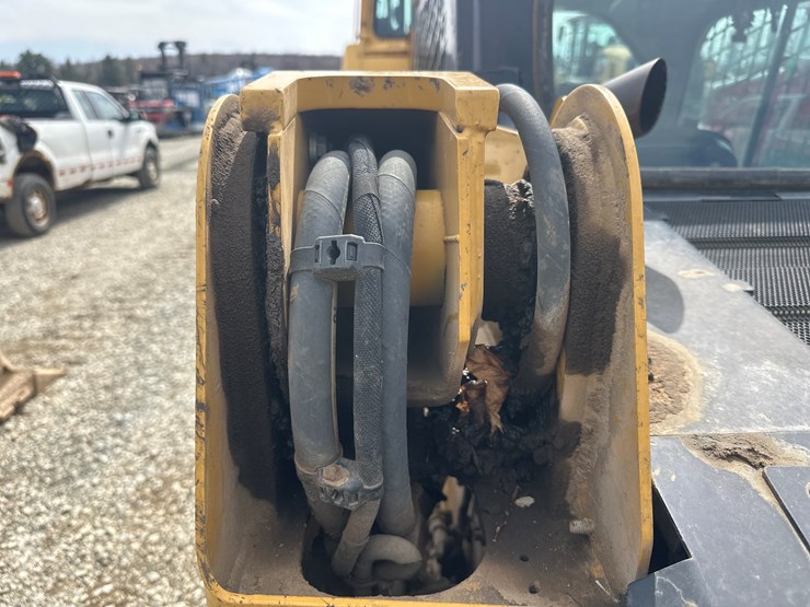 2017-caterpillar-239d-image-18