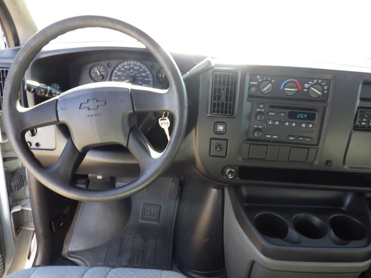 2005-chevrolet-express-1500-image-8