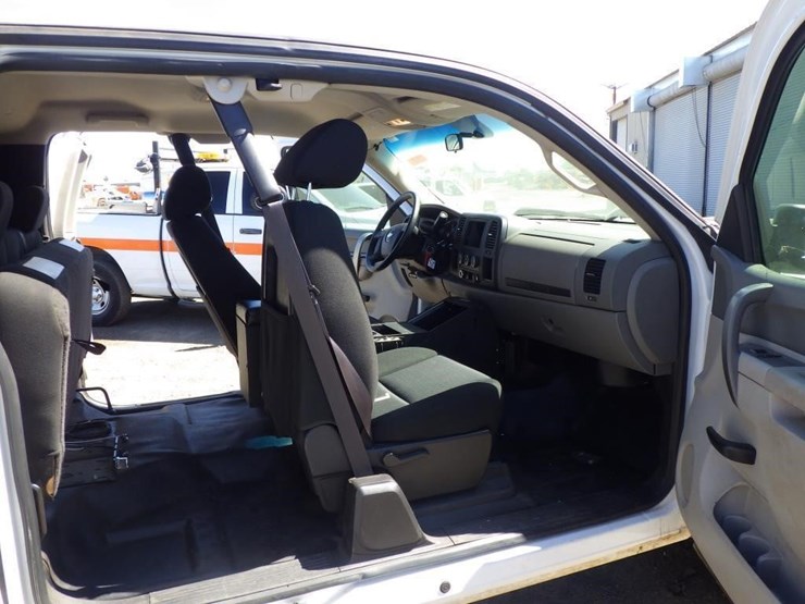 2013-chevrolet-2500hd-image-6