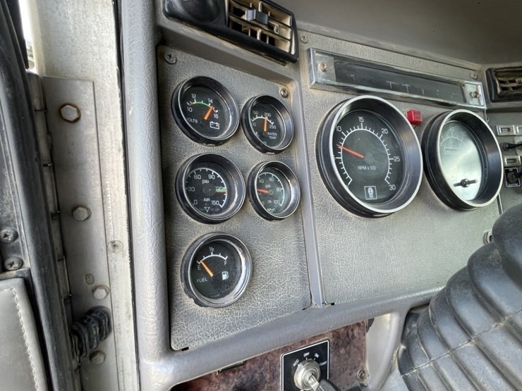 2006-kenworth-t300-image-24