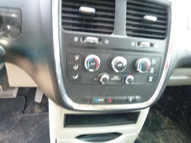 2014-dodge-grand-caravan-image-19