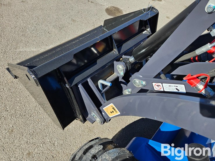 2025-massey-ferguson-730-image-12