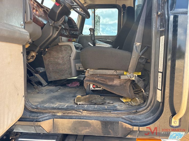 2001-mack-ch613-image-31