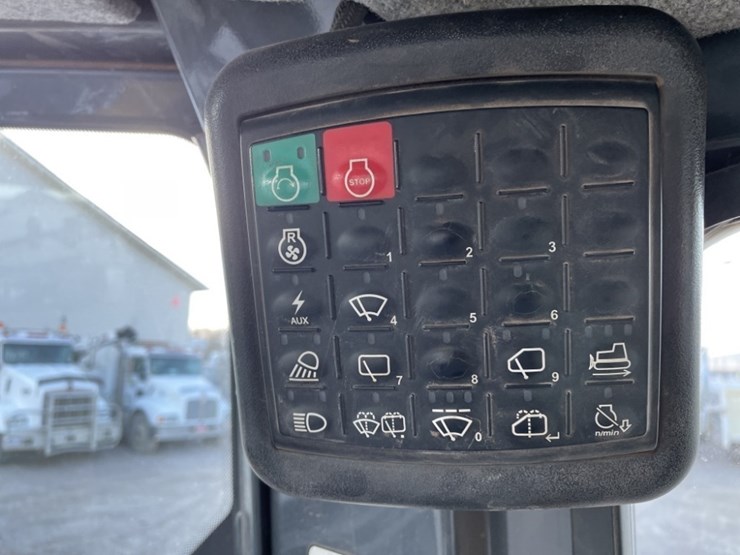 2013-deere-700k-lgp-image-34