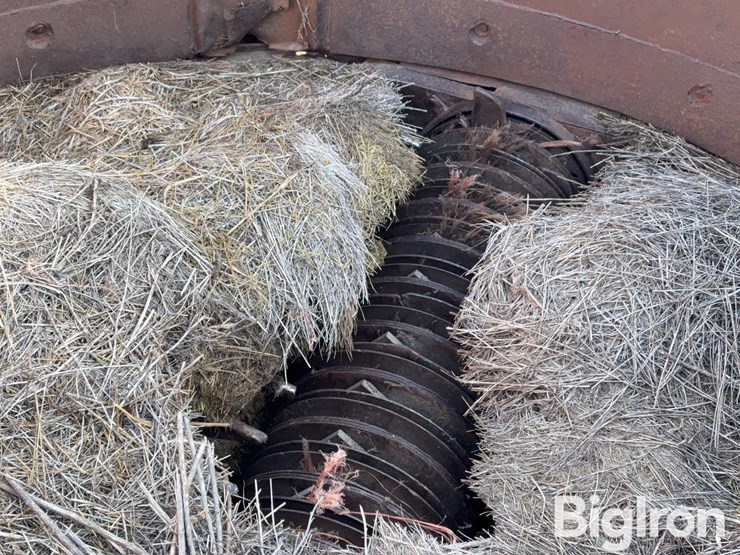 farmhand-900a-tub-grinder-image-15