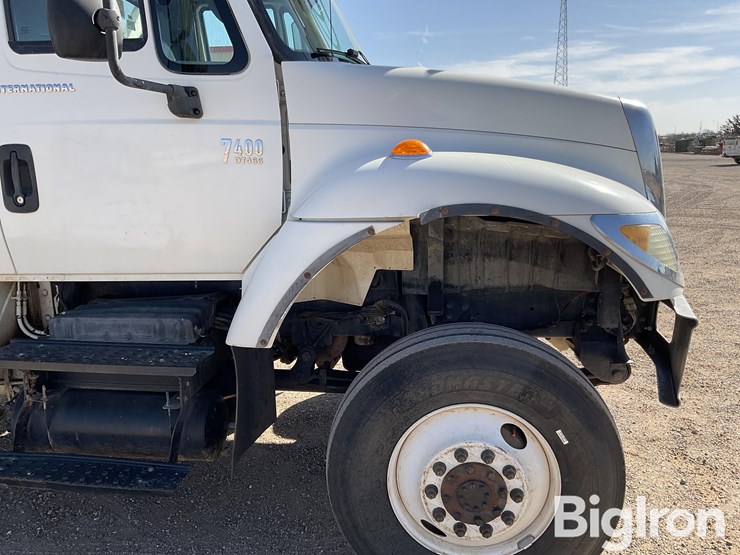 2005-international-7400-image-20