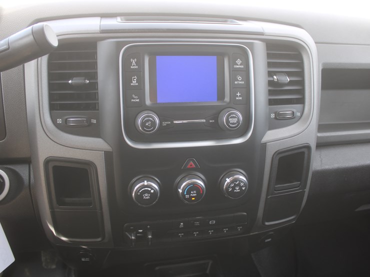 2015-dodge-3500-image-30