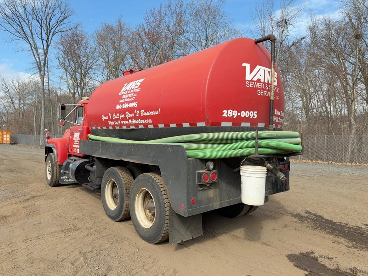 1983-mack-rd685s-image-3