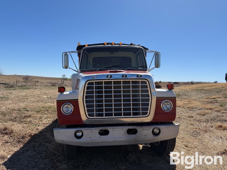 1977-ford-ln900-image-2