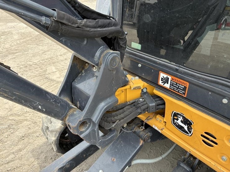 2023-deere-30g-image-15