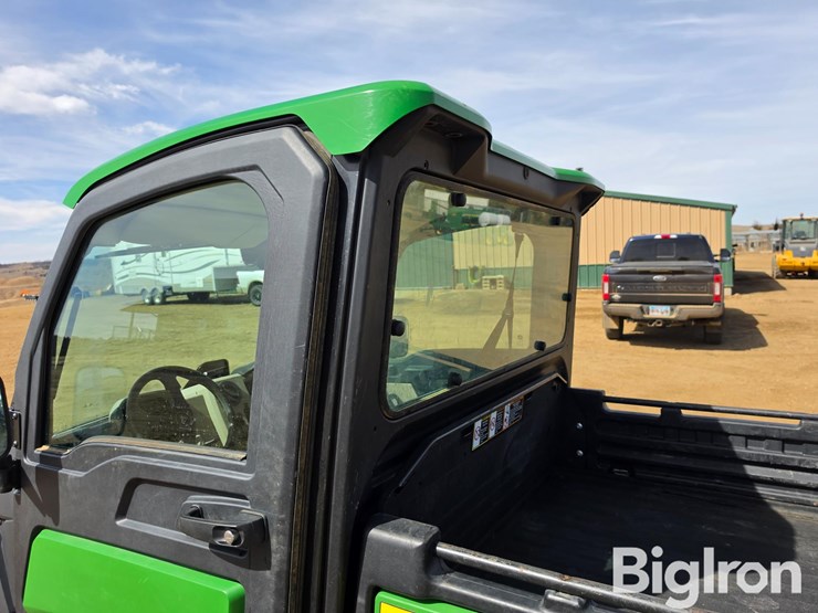 2021-john-deere-gator-image-12