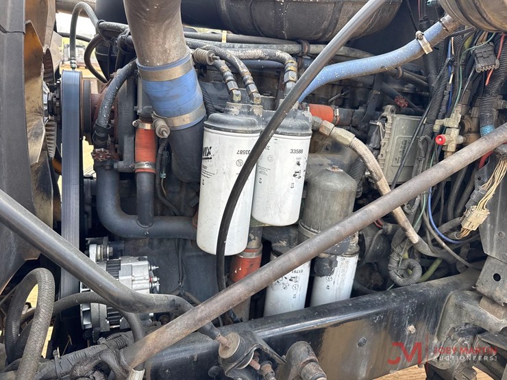 2001-mack-ch613-image-24