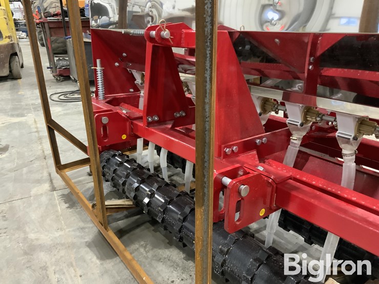 2025-massey-ferguson-730-image-18