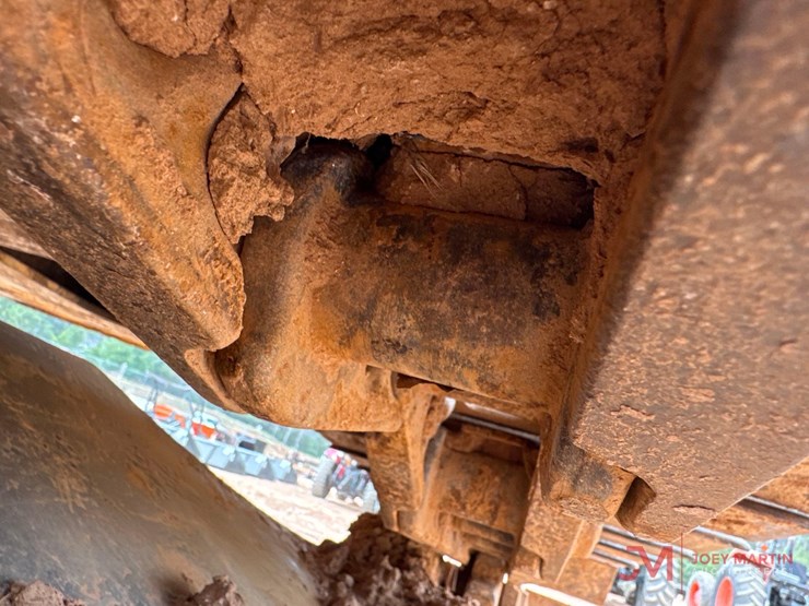 caterpillar-e120b-image-14