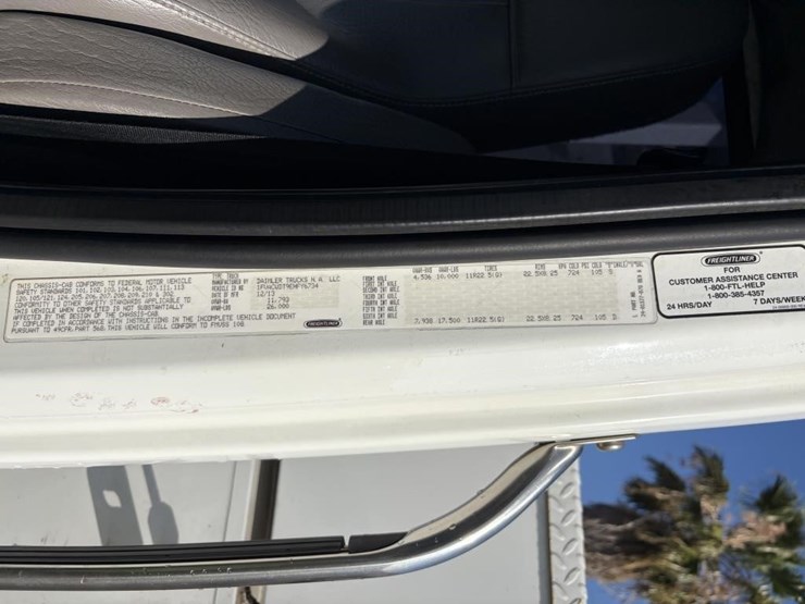 2014-freightliner-m2-106-image-20