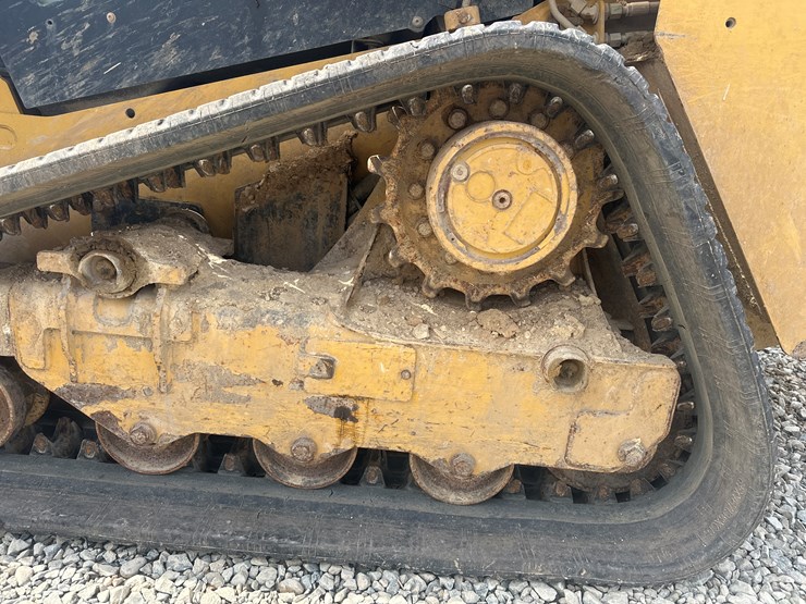 2019-caterpillar-239d-image-51