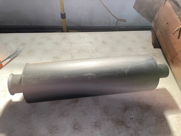 #2521-•-new-john-deere-muffler-image-4