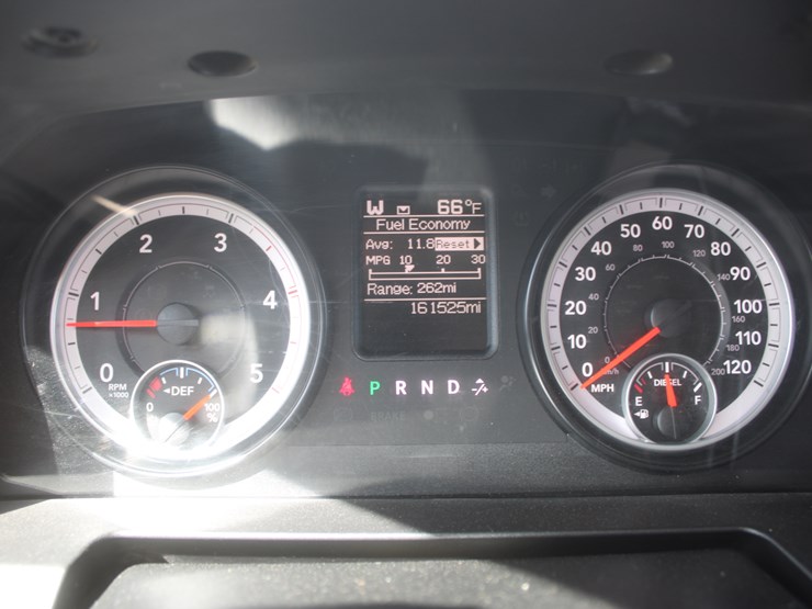 2015-dodge-3500-image-32