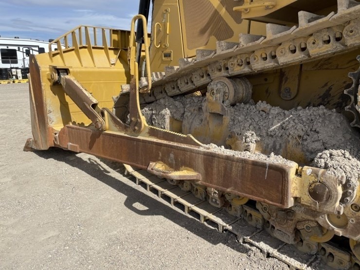 2015-caterpillar-d8t-image-12