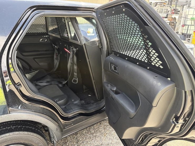 2017-ford-explorer-image-10