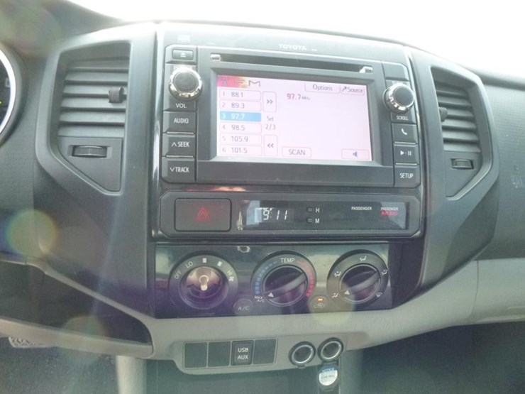 2013-toyota-tacoma-image-15