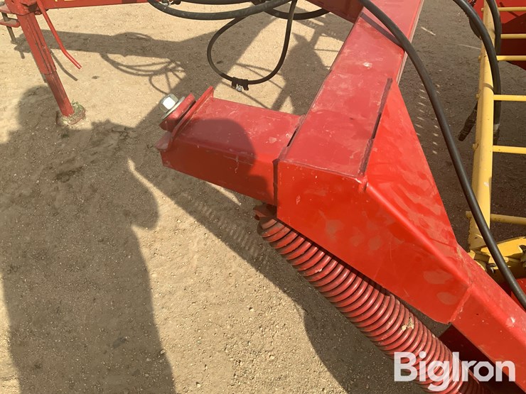 new-holland-166-image-12