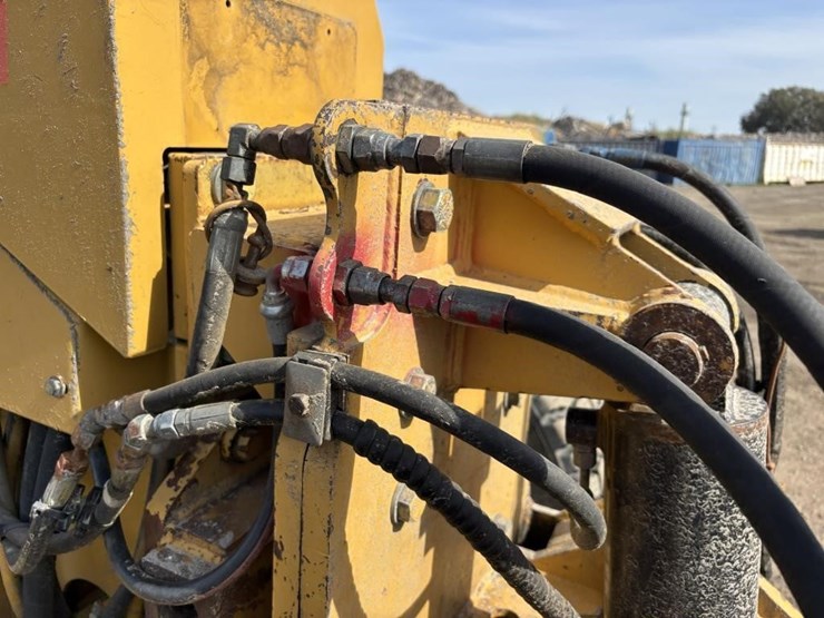 2006-caterpillar-143h-image-23