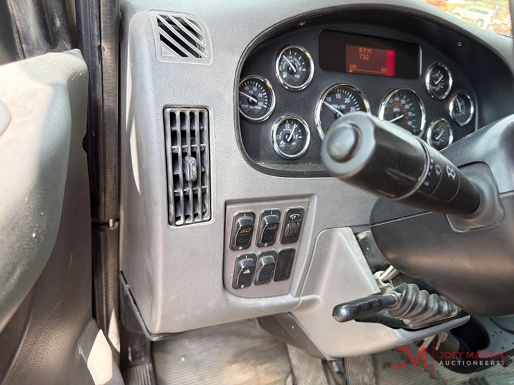 peterbiltpb337-service-truck-image-27