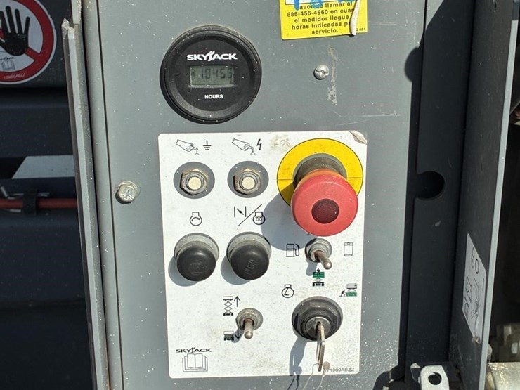 2018-skyjack-sj6826rt-image-14