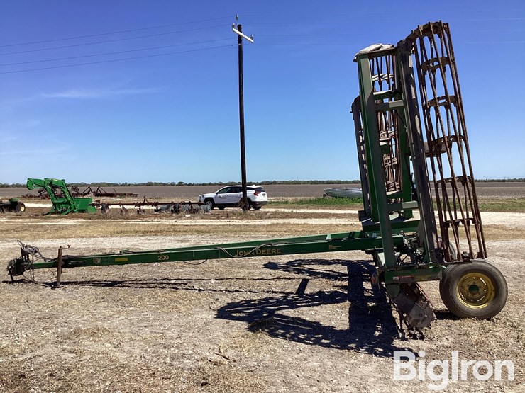 john-deere-200-image-8