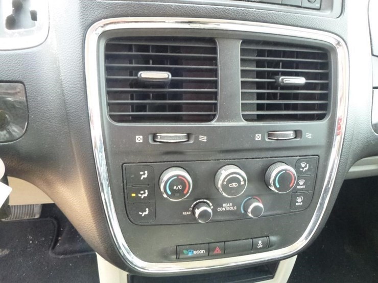 2014-dodge-grand-caravan-image-19