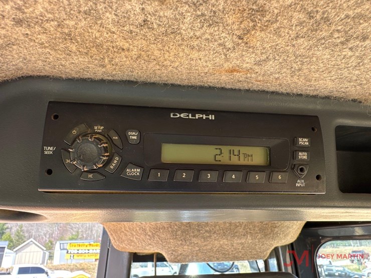 2016-deere-650k-lgp-image-29