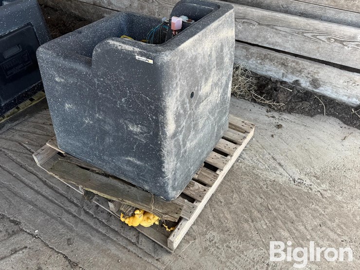 petersen-waterers-super-pete-series-#34e-cattle-waterer-image-1