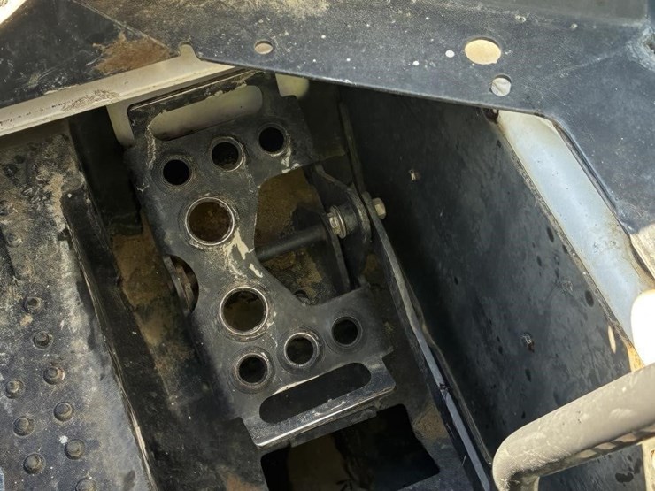 2018-bobcat-s570-image-23