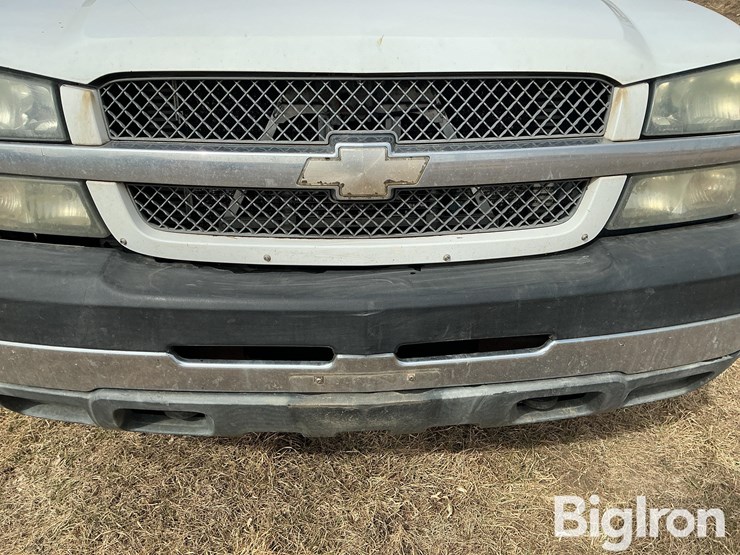 2004-chevrolet-silverado-2500-image-10