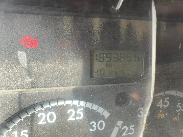 2008-sterling-lt9500-image-24