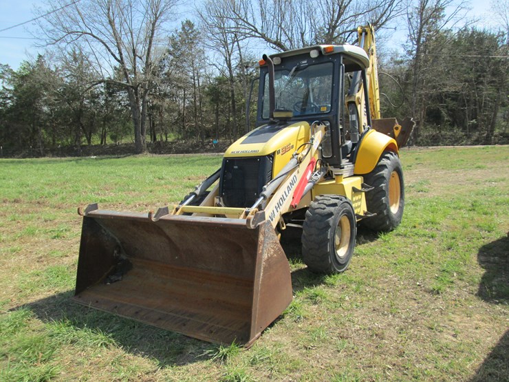 new-holland-b95b-image-1