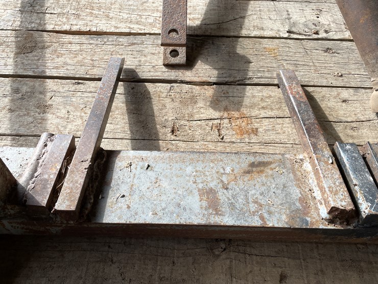 #2396-•-(4)-speared-bale-mover-image-7