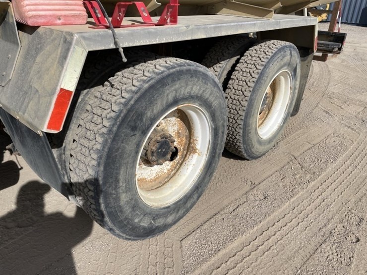 1997-peterbilt-320-image-10