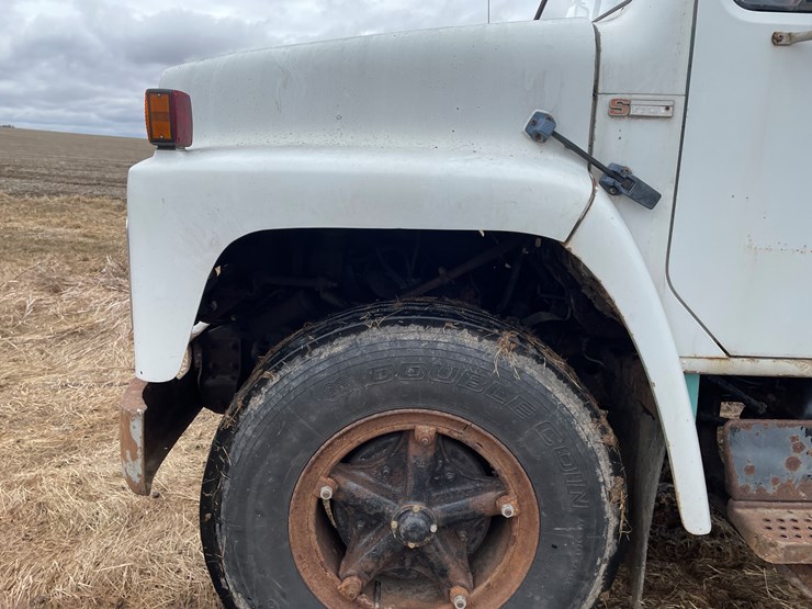 #113-•-1982-international-1754-single-axle-grain-truck-(has-wi-title)-image-12