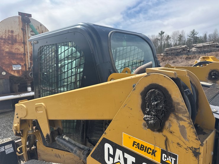 2017-caterpillar-239d-image-10