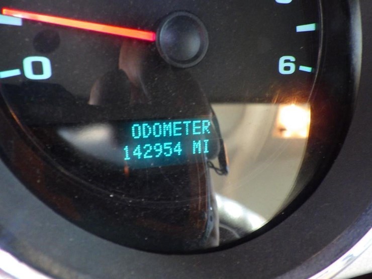 2013-chevrolet-3500hd-image-14